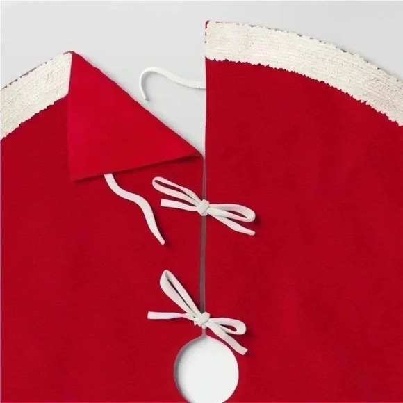 NWOT Textured Christmas Tree Skirt Red
- Threshold - Picture 3 of 5